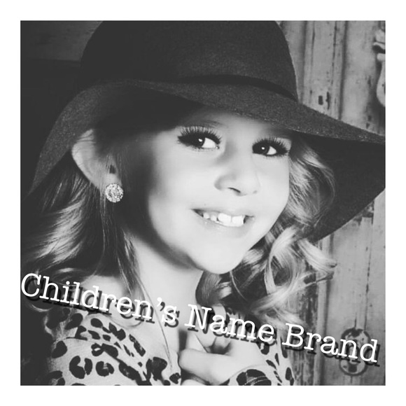 Meet your Posher, Stacy - Picture 2 of 16